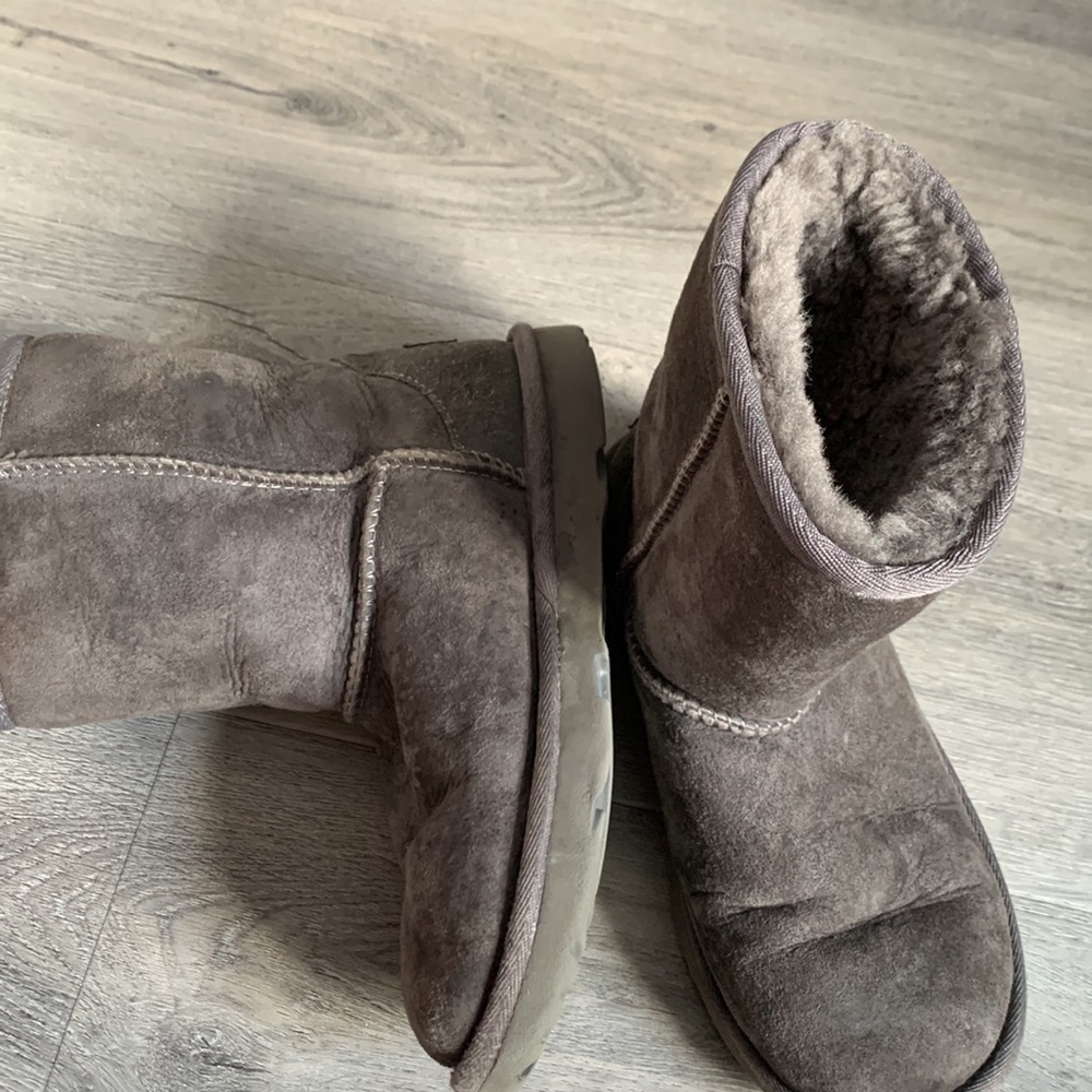 Girls Gray Uggs